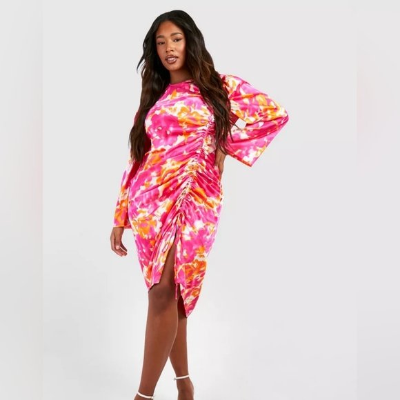 PLUS WOVEN FLORAL RUCHED MIDI DRESS - Picture 1 of 3